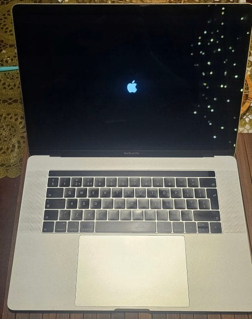 Laptop Apple MacBook Pro A1990 2019 15,4 " i7 16 GB / 512 GB AMD PRO 560 - obrazek 2